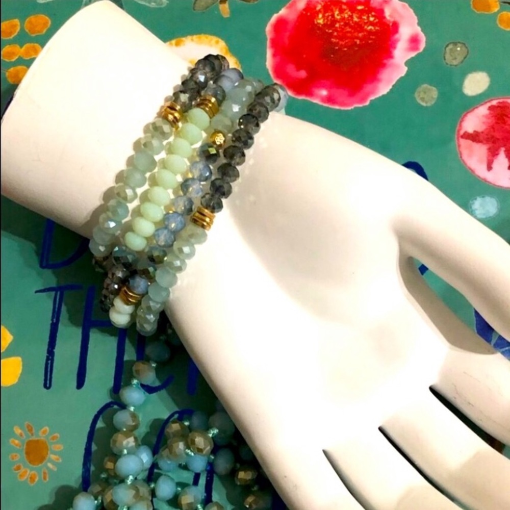 AQUAMARINE CRYSTAL QUARTZ BRACELET   SEVERAL BEAUTIFUL SHADES OF BLUES & AQUAS